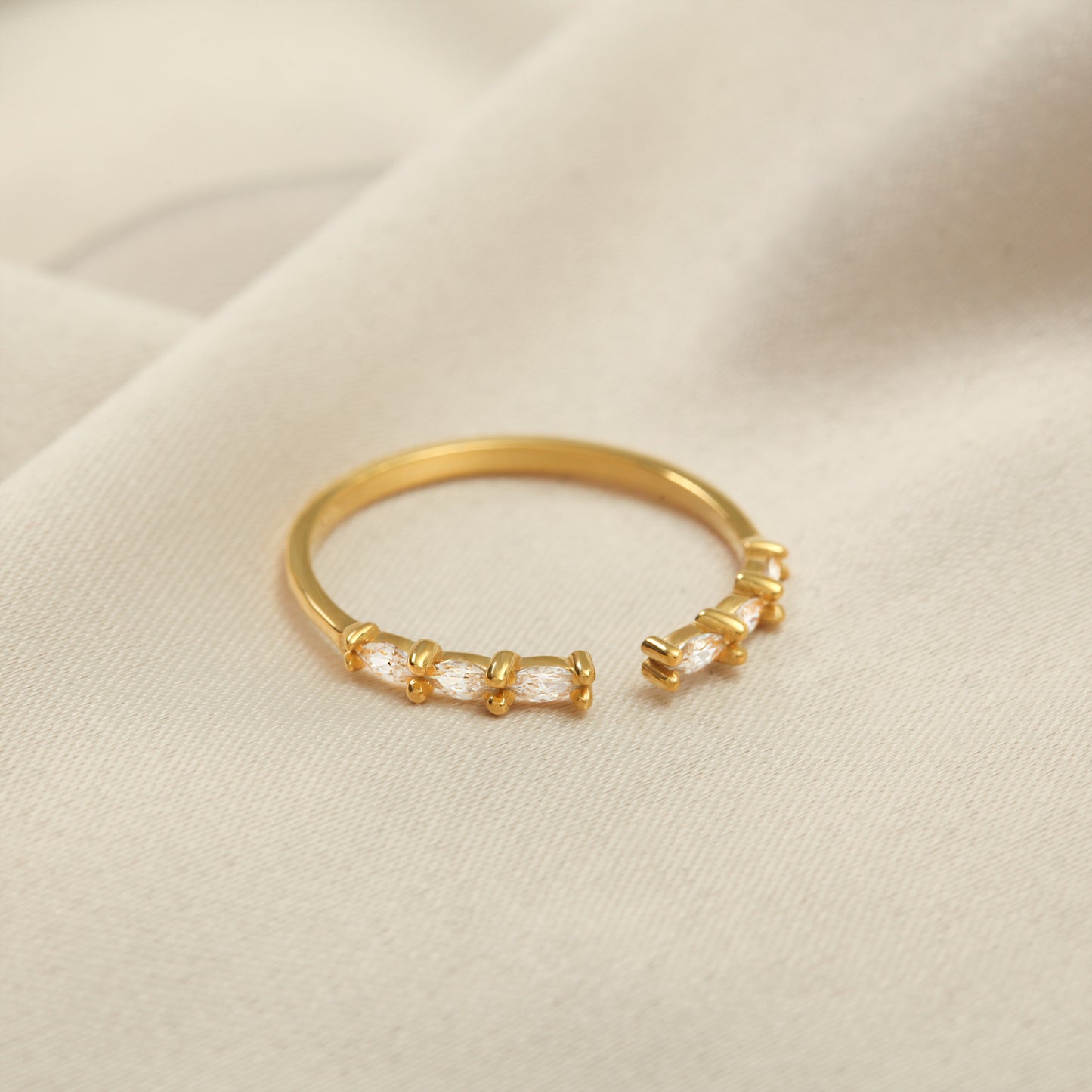 14K Open Marquise Band Ring in 14K Gold