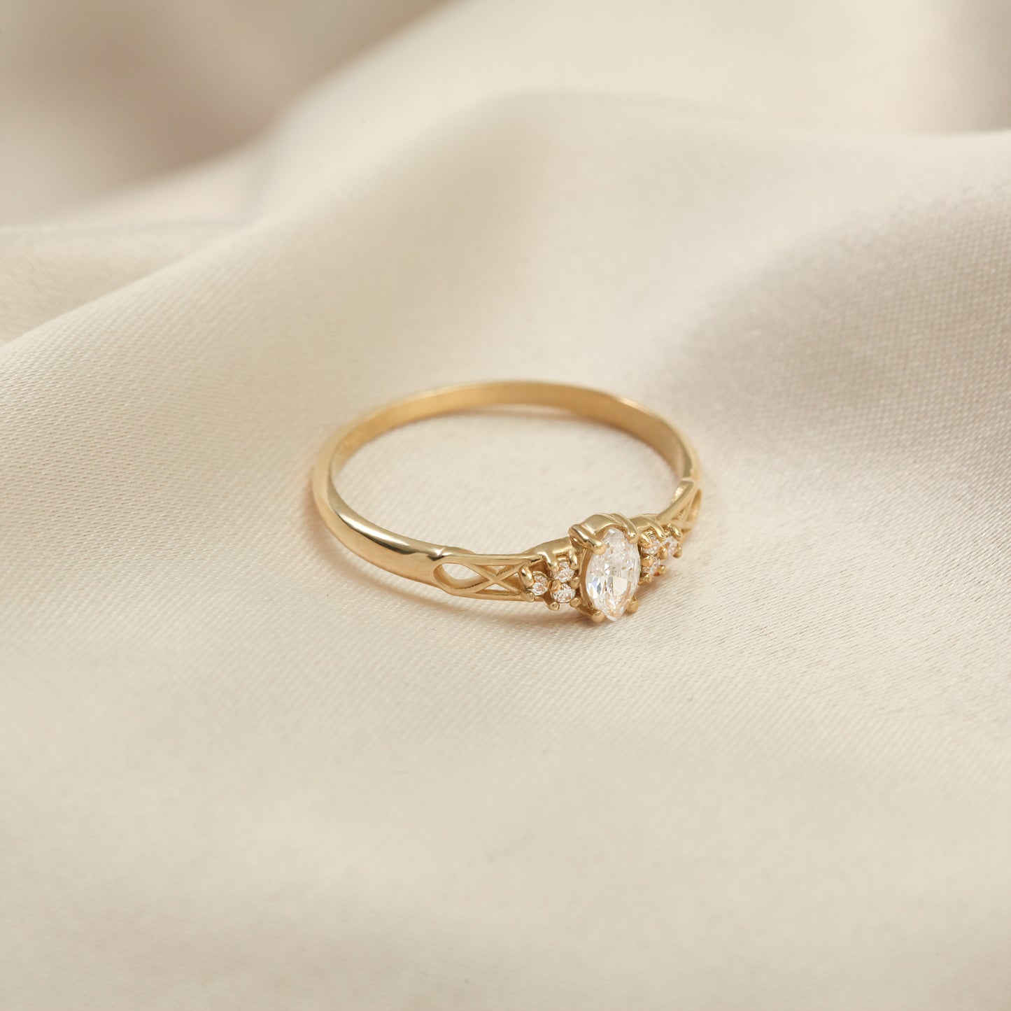14K Vintage Marquise Solid Gold Engagement Ring