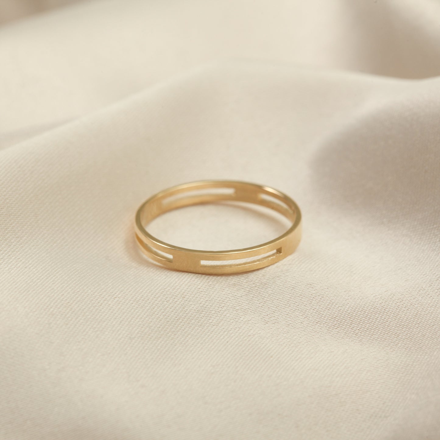 14K Gold Negative-Space Ring – 2.6 mm Modern Cut-Out Band