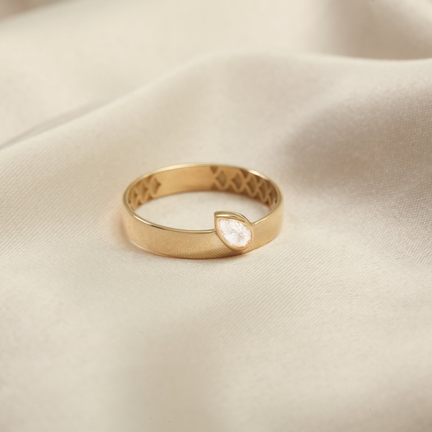 Pear Bezel CZ Ring in 14K Gold – 3.6 mm Flat Band