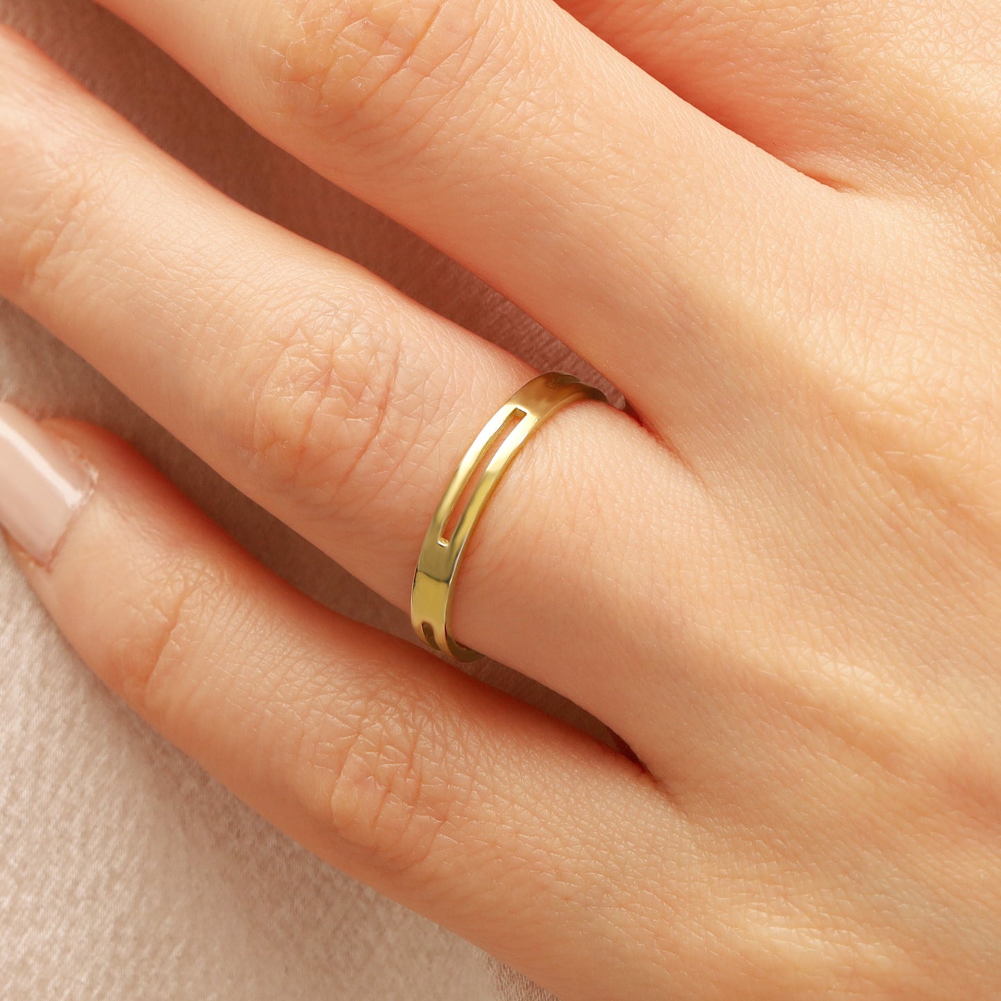 14K Gold Negative-Space Ring – 2.6 mm Modern Cut-Out Band