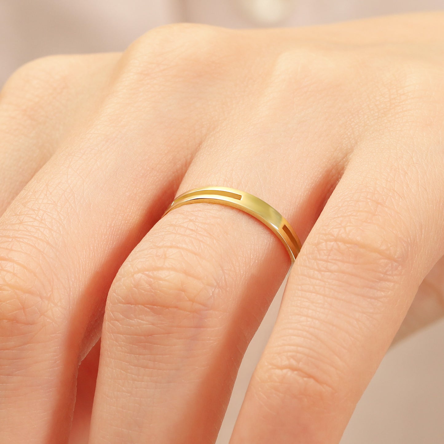 14K Gold Negative-Space Ring – 2.6 mm Modern Cut-Out Band