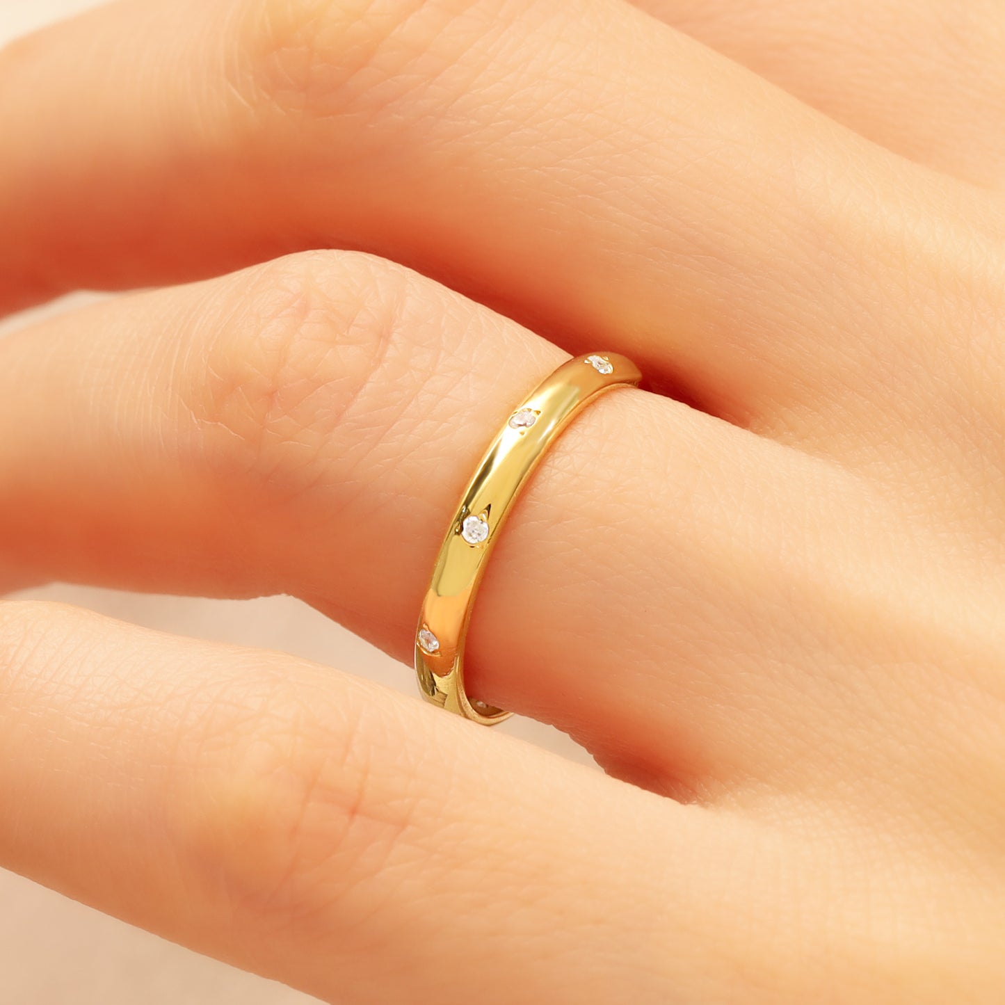 14K Round Cut Zircon Gold Band Ring