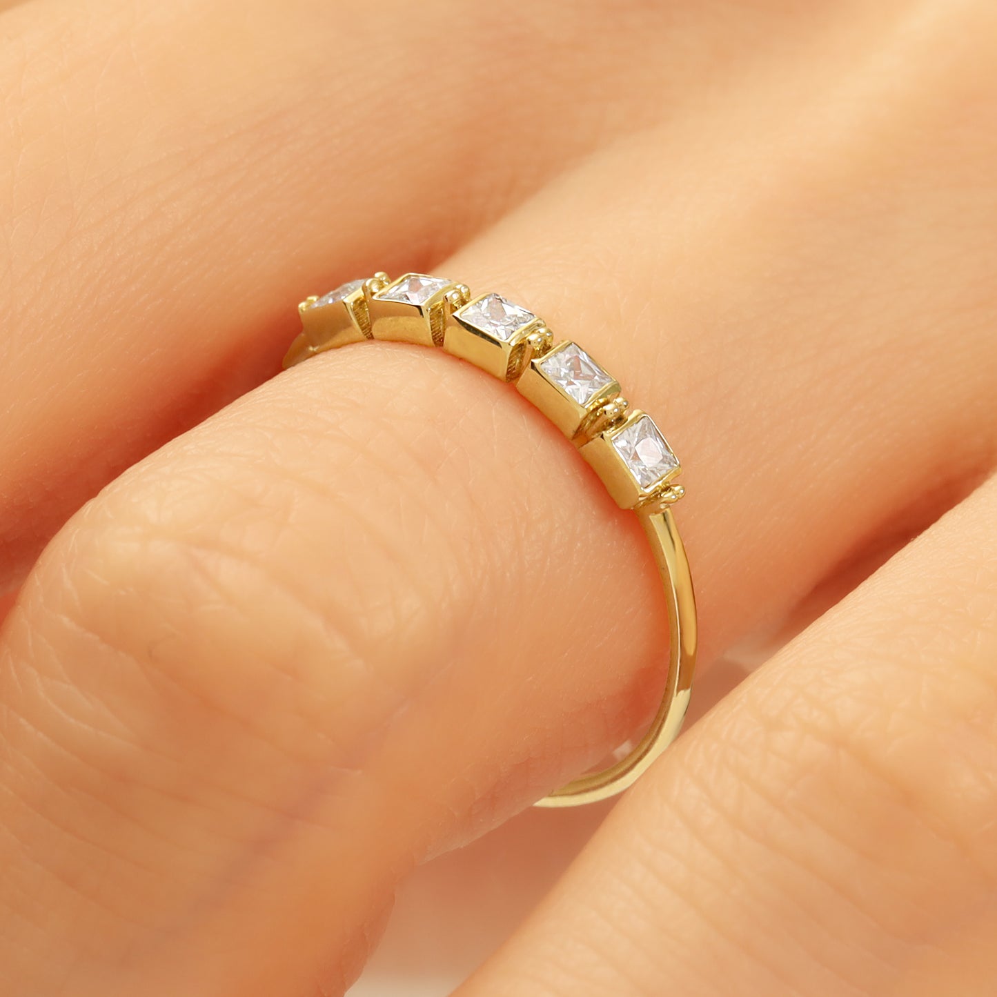 Zircon Stone Thin Gold Ring