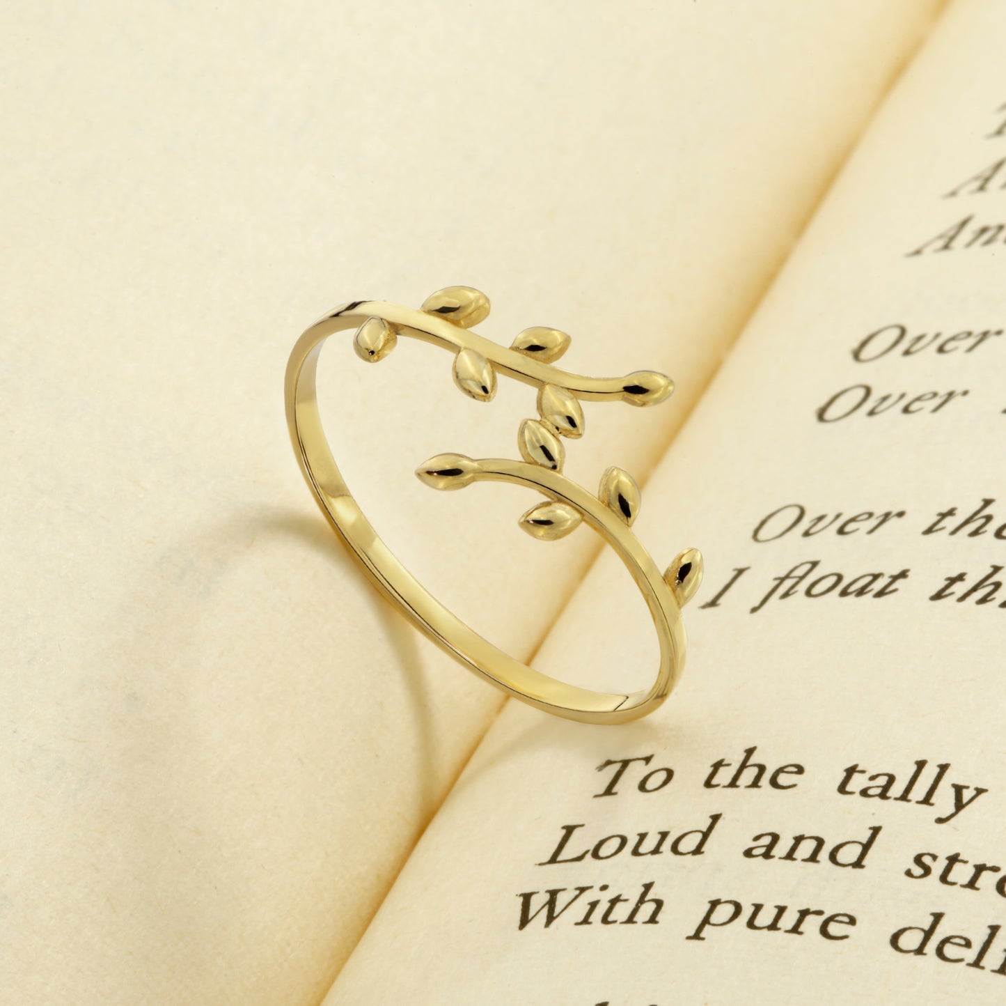 14K Leaf Figured Gold Ring