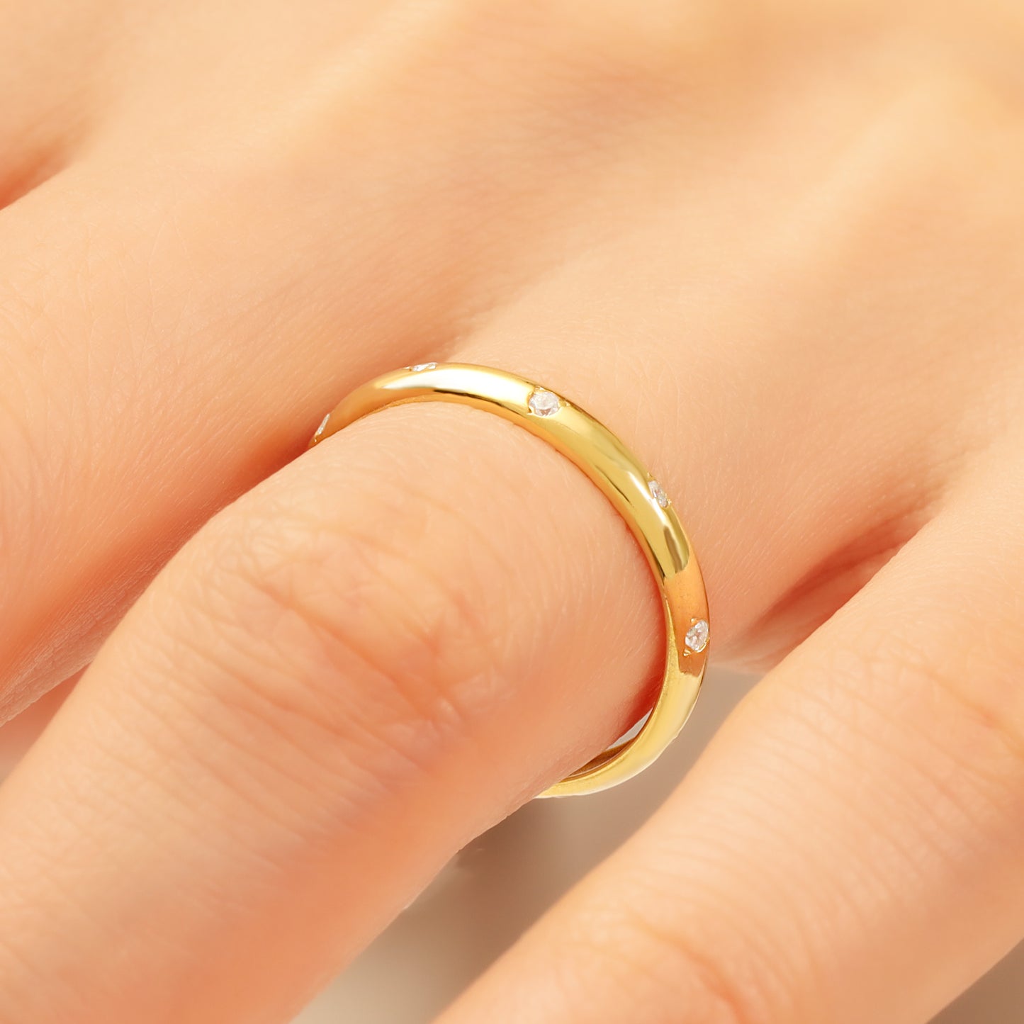14K Round Cut Zircon Gold Band Ring